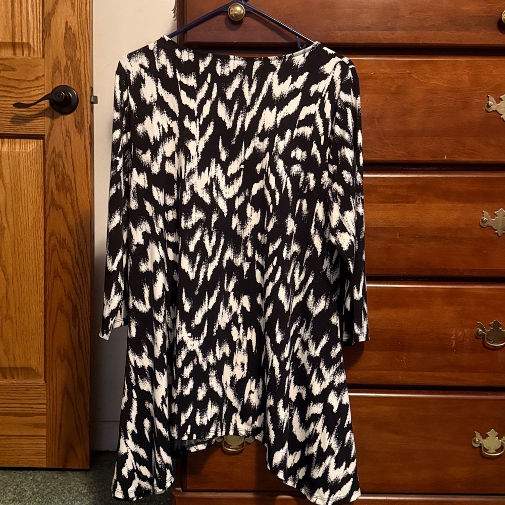 JM Collection size Large Printed 3/4-Sleeve Long Top, created for Macy's. Tunic - Picture 2 of 3